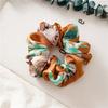 Gomas para el pelo satinadas estampadas de otoño e invierno para mujer, Scrunchies retro franceses coreanos de alta elasticidad al por mayor