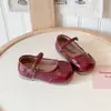Zapatos de cuero estilo Chanel pequeños para niños 2026 primavera y otoño nuevos versión coreana zapatos de princesa para niñas con suelas blandas y diseño antideslizante