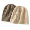 Gorro de Cachemira Suave y Pegajoso 2026 Otoño/Invierno Nuevo Moda Femenina Casual Protección para las Orejas Gorro Holgado Gorro de Punto a la Moda
