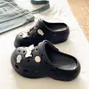Tendencia de ModaEsencial de Verano Transpirable Resistente al Desgaste Zapatos con Agujeros Venta Caliente Peces Pequeños Cara Sonriente Gato Pantuflas Cerradas de EVA