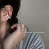 Clip para hueso de la oreja de diseño nicho para mujer, aretes de borla larga de alta gama, estilo simple y frío, aretes de temperamento de perla para otoño e invierno
