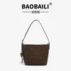 Bolso de Mano Retro de Lujo Ligero para Presbicia para Mujer 2025 Nuevo Bolso Cubo de Gama Alta para el Trabajo Cotidiano Más Fácil de Combinar Bolso de Hombro Cruzado