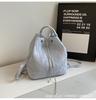 Bolsa de Ombro Fresca de Verão Feminina 2024 Nova Bolsa de Balde Coreana Multifuncional Versátil Bolsa de Ombro Transversal