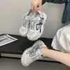Zapatos de papá casuales, de moda, ligeros, de suela gruesa, nuevos, transpirables para mujer, zapatillas de entrenamiento alemanas, de malla deportiva de verano, versátiles para 2026