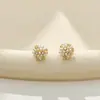 Aretes compactos y elegantes, perlas redondas de botón, modernos y versátiles para el uso diario