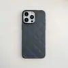 Capa de Celular com Padrão de Couro Romboidal Adequada para iPhone16Promax Personalidade 15PRO Resistente a Quedas 14 Tendência 13 Cor Sólida