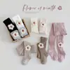 Medias para bebé cuidadosamente seleccionadas para otoño y primavera, adecuadas para usar al aire libre, leggings de algodón floral estilo princesa para niñas, clase A, con entrepierna grande