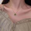 Collar de acero de titanio con colgante de trébol de ópalo para mujer, de celebridades de Internet japonesas y coreanas, cadena de clavícula de lujo ligera y a la moda, joyería que combina con todo.