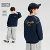 Desconto de Marca 2026 Moletom de Primavera e Outono para Meninos, Manga Longa, Caimento Solto, Blusa Color Block com Letras Escolares para Crianças Maiores e Bebês