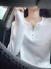 Blusa Simples de Listras com Decote V, Botões e Mangas Longas para Mulheres, Camiseta Solta com Gola Henley para Primavera/Outono, Camisa Base de Estilo Suave para Camada Interna