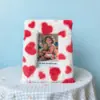 Porta-Retratos Zhentai 4x6, Pelúcia Macia, Estampa de Coração Vermelho, com Tampa de Vidro HD para Pendurar na Parede e Exibição na Mesa, Presente para Família Amigos Casamento, 1 Pacote