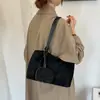 Bolso de mano retro de gamuza, de gran capacidad, simple, para mujer, nueva colección otoño/invierno 2026, adecuado para ir al trabajo, bolso de hombro, bolso tote