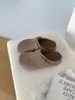 Zapatos cerrados para mujer que aumentan la altura con suelas gruesas para uso en exteriores, nuevas zapatillas tipo mocasín de otoño 2026, zapatillas de goma para exteriores
