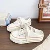 Zapatos de lona blancos con grulla de origami, de suela gruesa negra, de dos vías, para mujer, transpirables de verano, populares, versátiles, mocasines slip-on retro