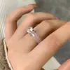 Anillo de Jade con Circonita y Calcedonia, Anillo Redondo con un Toque de Lujo, Anillo Sencillo y de Moda para el Dedo Índice, Accesorio de Mano Versátil para Mujeres