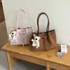 Bolso de mano de diseño nicho transfronterizo para mujer, nueva moda 2026, bolso de hombro y axila único y moderno
