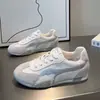 Zapatillas de entrenamiento alemanas para mujer que aumentan la altura, nuevo modelo 2026, zapatillas casuales retro versátiles para primavera y otoño, zapatos blancos ligeros de suela blanda