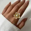 Anillo de Cobre de Alta Gama Transfronterizo con Circonita para Mujer, Lujo Ligero de Nicho con Diseño Exquisito, Anillo de Dedo Índice de Moda y Único al por Mayor