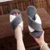 Pantuflas de algodón al por mayor de fábrica 2024 nuevas para mujer, para el hogar, suelo de madera, antideslizantes, cálidas, para habitación de casa, para parejas, hombres, invierno