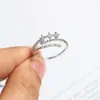 Colección de Anillos Micro-incrustado Zircón Exquisito Anillo Estrecho Marea Color a Juego Electrochapado Anillo Creativo de Hoja Sin Caerse