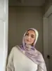 Serie de acuarela de Amazon transfronteriza Chal de poliéster satinado estilo étnico Bufanda para la cabeza de mujer étnica en stock