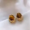 Brincos de Designer de Alto Padrão com Pedra Olho de Tigre Irregular Dourada Novo Estilo 2025 com uma Vibração de Luxo Leve e Elegante