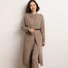 Elegante Casaco Longo Acima do Joelho com Decote V Cor Clara Sem Botões Efeito Emagrecedor para o Dia a Dia Cashmere Feminino 2024 Novo Cardigan de Tricô