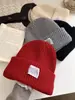Chapéu de Lã Vermelho de Alta Qualidade Estilo Coreano para Mulheres, Chapéu de Tricô Protetor de Orelhas para Outono e Inverno, Caimento Solto, Faz o Rosto Parecer Menor, Circunferência Craniana Grande, Chapéu Frio que Cobre a Cabeça