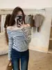 Blusa listrada de ombro a ombro estilo coreano para mulheres, nova blusa base de tricô outono e inverno 2026, moderna