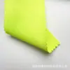 Tejido de satén elástico, grueso y brillante con una caída suave, que presenta un efecto reluciente de seda artificial, adecuado para disfraces de baile y ropa formal.