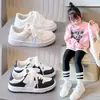 Zapatillas bajas para niños, modelo de otoño, zapatillas deportivas casuales para niños y niñas, suela blanda, antideslizantes, zapatillas blancas para el campus estudiantil