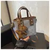 Bolsa Balde Portátil da Moda Feminina 2024 Nova Outono e Inverno Estilo Coreano Versátil Bolsa Transversal Bolsa de Ombro Nicho para o Dia a Dia