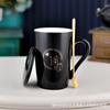 Letras criativas com tampa e colher Caneca de cerâmica Caneca Moda Presente de retorno de casamento para casais Casa Logotipo impresso Presente de acompanhamento