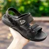 Sandalias Nuevas de Cuero Sintético para Hombre Verano 2025, Suela Gruesa Suave Antideslizante, Chanclas Casuales para Exteriores Doble Uso en Playa