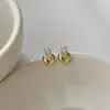 Brincos de Zircônia Coração Metalizados Lisos Pequenos e Delicados Estilo Retrô Temperamento Doce Simples Moda Brincos Versáteis Brincos