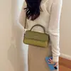 Bolso de mano transfronterizo para mujer 2026 nuevo estilo retro moda tejido patrón bolsa tote versátil hombro bandolera bolso cuadrado pequeño venta al por mayor