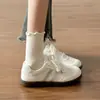 Tênis baixos femininos para primavera e outono de 2026, novos sapatos brancos estilo coreano, sapatos casuais versáteis para estudantes, tênis de treino alemães da moda