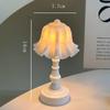 [Tienda vendiendo] Lámpara de mesa pequeña retro creativa desenchufada luz de lujo simple francesa luz de noche de cabecera para estudiantes