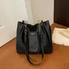 Bolso Tote de Cadena con Bloques de Color Europeo y Americano para Mujer de Gran Capacidad para Viajes Diarios Bolso de Hombro Único Bolso Grande Versátil de Alta Gama para Llevar en la Mano o Debajo del Brazo