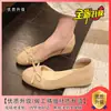 Sapatos Mary Jane femininos com recortes laterais para combinar com saias, novo estilo outono 2026, aumento interno de altura, laço francês, bico redondo, sapatos de salto baixo