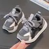 Zapatos para Caminar de Bebé 2026 Verano Nuevos Versión Coreana Zapatos Deportivos para Niños Malla Transpirable Zapatos Casuales para Niños Pequeños