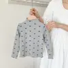 Camiseta Básica Exterior Dulce y Linda para Niñas para Otoño e Invierno, Top Versátil de Cuello Alto con Bordes Fruncidos para Niñas