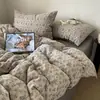 Juego de cuatro piezas de algodón jacquard teñido en hilo suave y arrugado, amigable con la piel, suave, estampado floral vintage, sábanas y ropa de cama lavadas