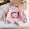 Camiseta longa feminina com estampa de urso rosa em patchwork, imitando duas peças, nova blusa de outono, peça básica estilosa e versátil