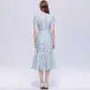 Compra al por mayor de comercio exterior de vestido de noche ajustado que realza la figura con abundantes adornos de pedrería, cuello redondo, vestido midi de encaje estilo sirena para verano