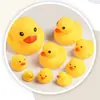 Acessórios do conjunto de brincar do patinho amarelo, bonecas de brinquedo, pequenos enfeites de ganso de varanda, decorações, presentes para lojas de chá de limão