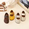 Zapatos de piel de ante con lunares estilo coreano para niña 2026 primavera y otoño nuevos zapatos de princesa para niño pequeño de suela blanda estilo bosque