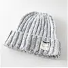 Gorro de Punto con Hilos Mixtos y Etiqueta de Tela, Estilo Unisex para Pareja, Moderno Tendencia Personalidad de Nicho Versátil Cálido Adelgaza la Cara Gorrito Pequeño