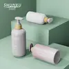 Frasco Redondo Branco em Estoque com Bomba de Grão de Madeira, Frasco Plástico Dispensador de Shampoo e Gel de Banho 300/400/500ml