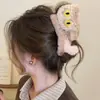 Presilha de cabelo de pelúcia em formato de peixe para outono e inverno para mulheres, luxo leve e toque de alta qualidade, tamanho grande para cabelos grossos, acessório de cabelo versátil tipo pinça de tubarão